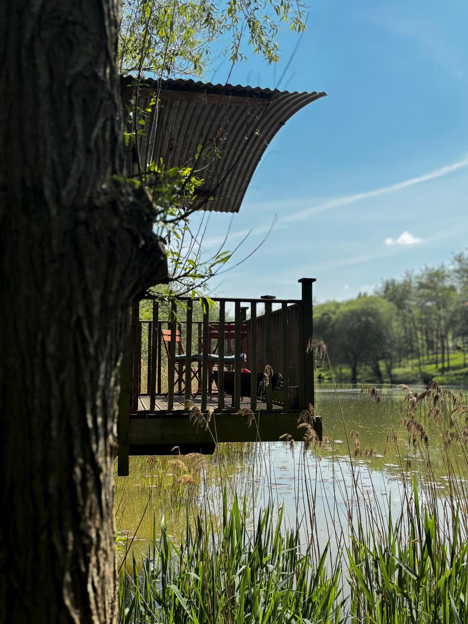 Rous Lench Lakeside Cabin On Stilts- 'Kingfisher' מראה חיצוני תמונה